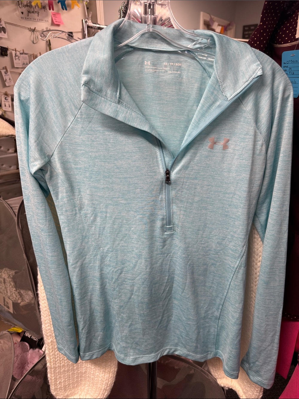 Under armour loose fit top XS // 092066